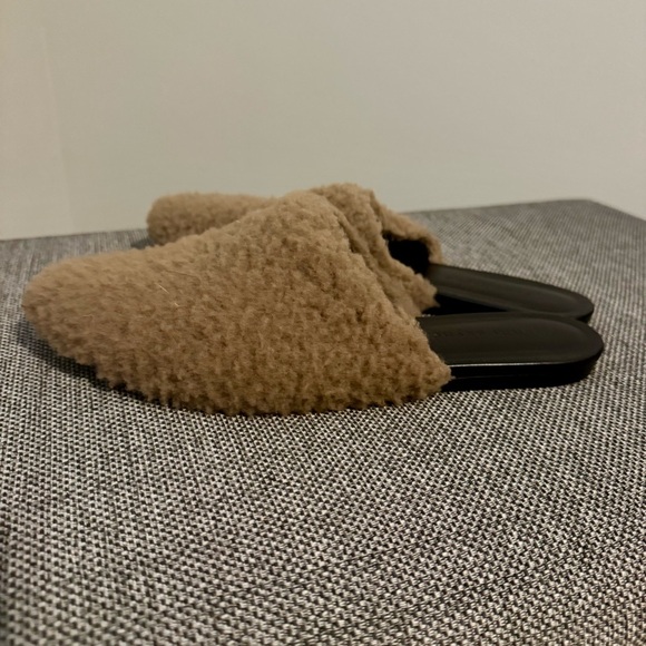 Jenni Kayne Tan Fuzzy Shearling Mules | Very Good Condition - Picture 5 of 11